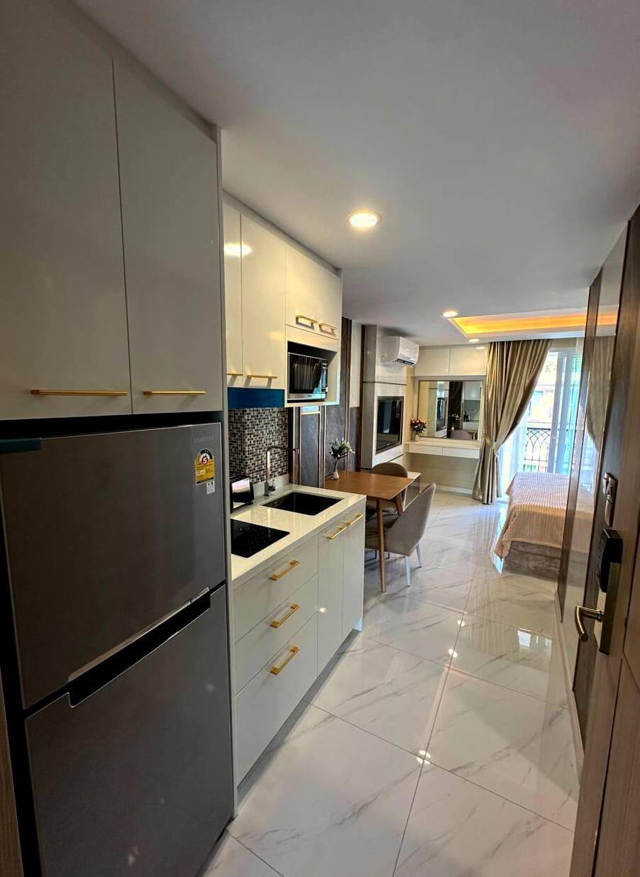 Dusit Grand Park 2 — студия